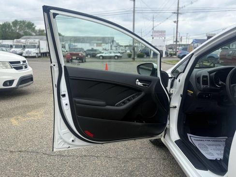 Used 2014 Kia Forte LX FWD image 9
