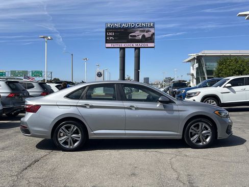 Certified 2022 Volkswagen Jetta SE image 24