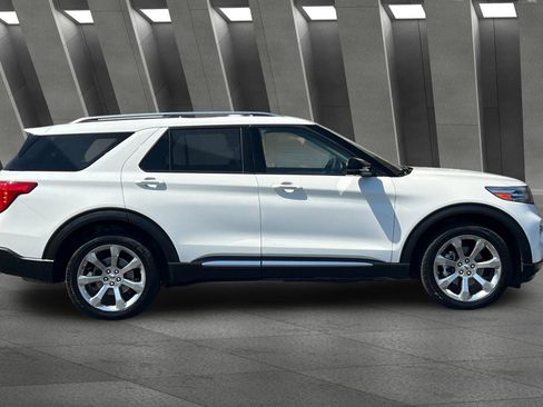Used 2020 Ford Explorer Platinum w/ Premium Technology Package image 3