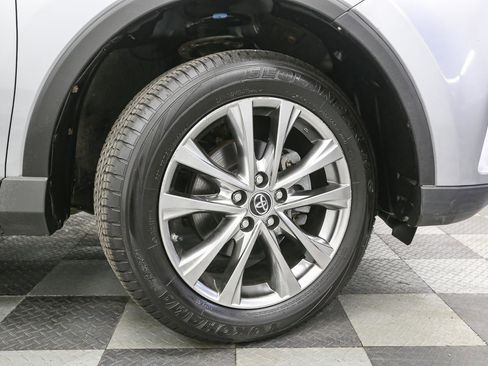 Used 2018 Toyota RAV4 Limited AWD/4WD image 17