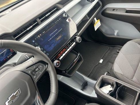 New 2027 Chevrolet Bolt LT w/ Comfort Package FWD image 24