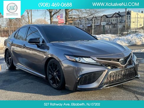 Used 2024 Toyota Camry XSE w/ Navigation Package image 5