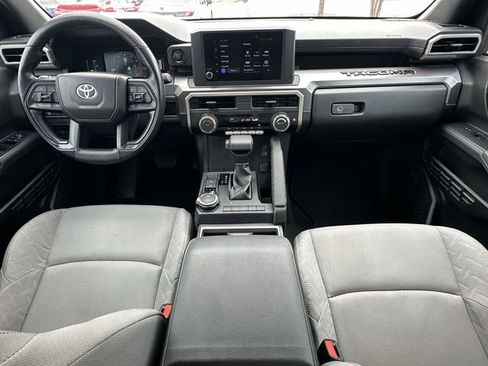 Certified 2025 Toyota Tacoma SR5 AWD/4WD image 10