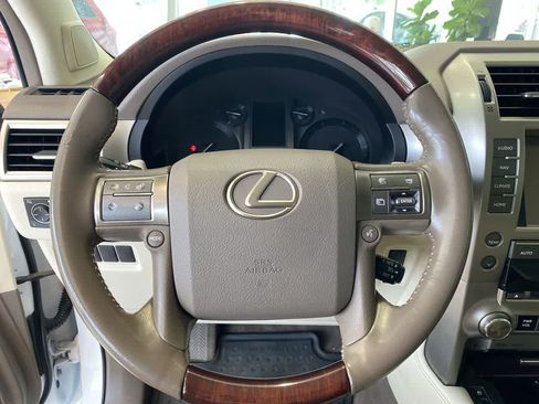 Used 2016 Lexus GX 460 w/ Premium Package AWD/4WD image 16