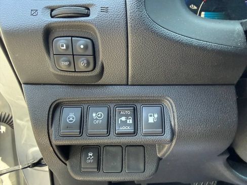 Used 2017 Nissan Leaf SV w/ Premium Package FWD image 19