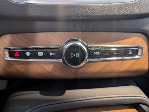 Used 2024 Volvo XC90 B6 Plus image 23