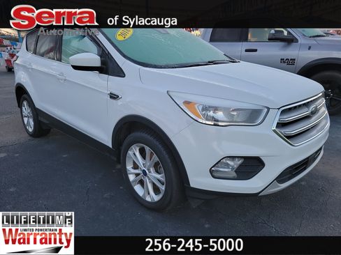 Used 2018 Ford Escape SE w/ Ford Safe & Smart Package image 1