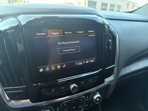 Used 2023 Chevrolet Traverse LT FWD image 19