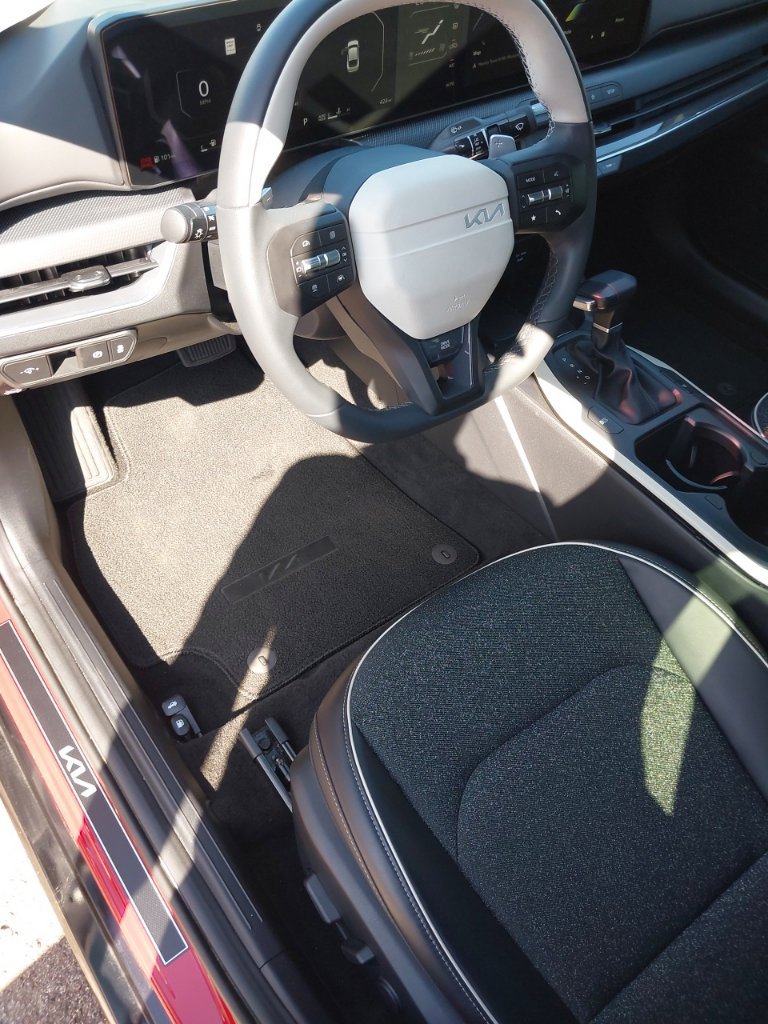 Used 2025 Kia K4 GT-Line w/ GT-Line Sunroof Package FWD image 6