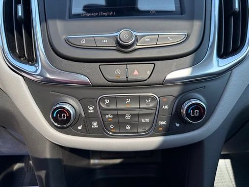 Used 2022 Chevrolet Equinox LT FWD image 28