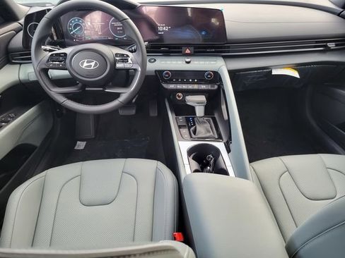 New 2025 Hyundai Elantra Limited FWD image 22