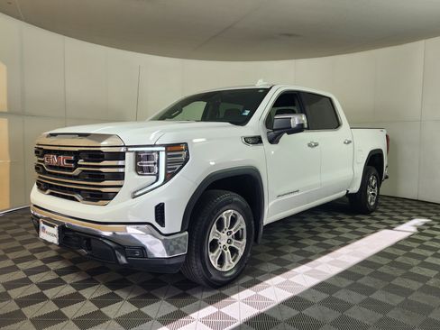 Used 2024 GMC Sierra 1500 SLT image 3