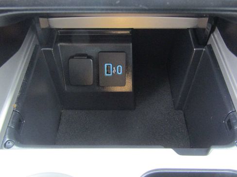 Used 2023 Ford Explorer XLT w/ Equipment Group 202A image 31