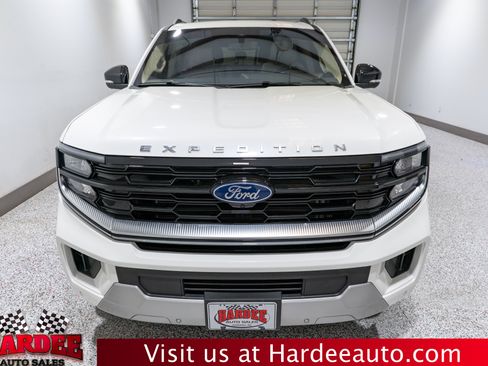Used 2025 Ford Expedition Platinum w/ Driver's Package AWD/4WD image 7