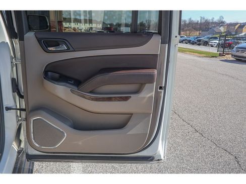 Used 2015 Chevrolet Suburban LT image 19