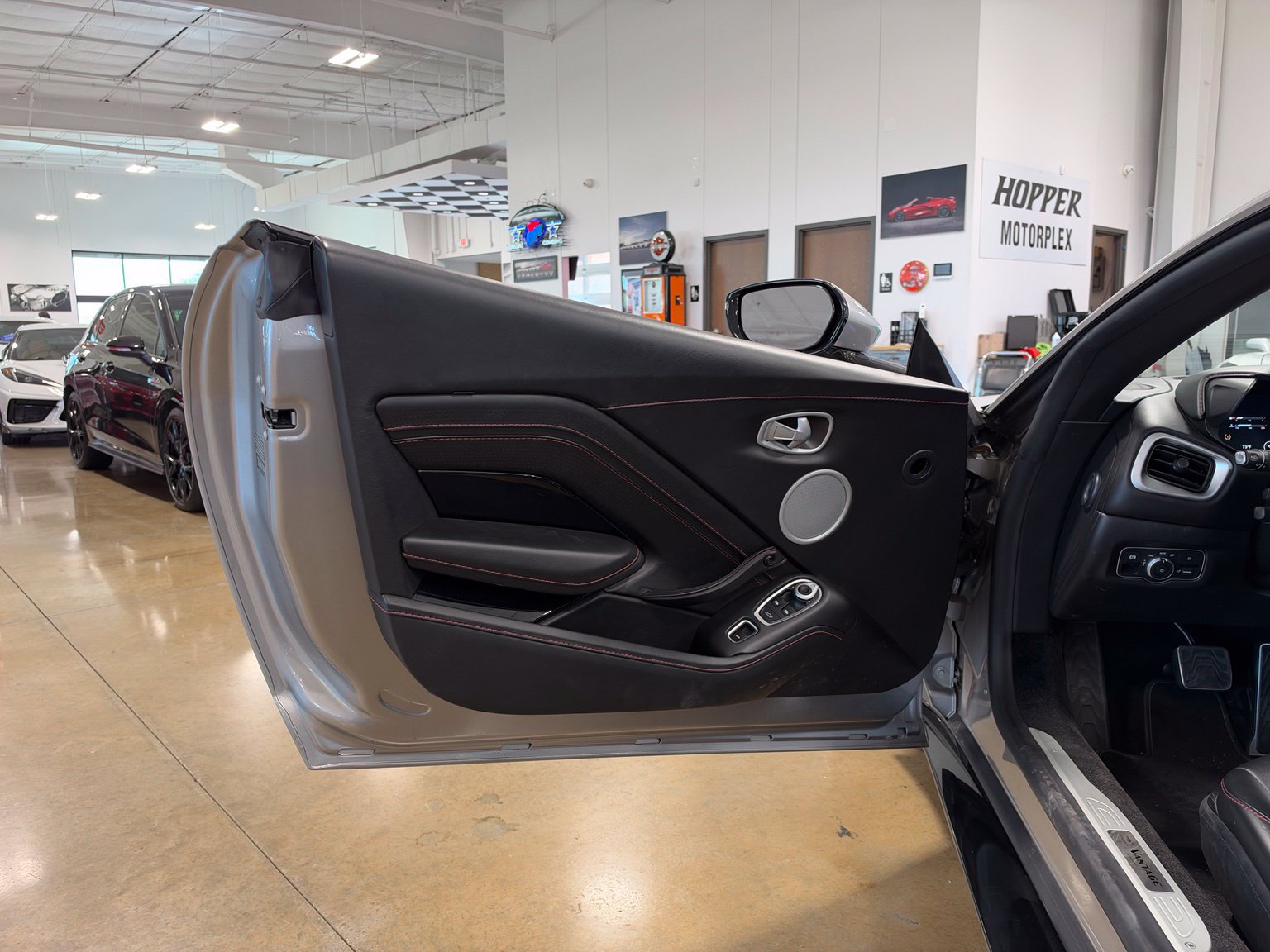 Used 2021 Aston Martin V8 Vantage Roadster RWD image 19