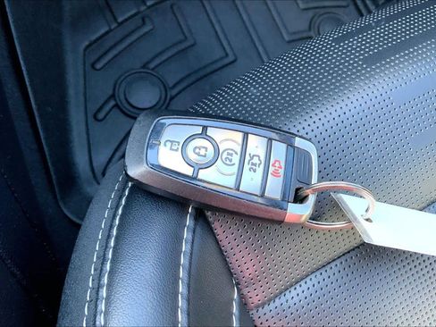 Used 2021 Ford Mustang Shelby GT500 w/ Technology Package image 13