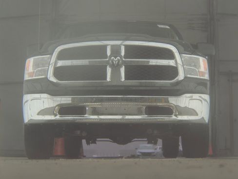 Used 2020 RAM 1500 Classic SLT image 4