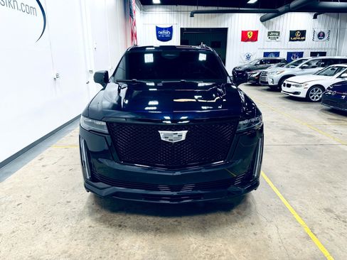 Used 2024 Cadillac Escalade ESV Sport Platinum image 17