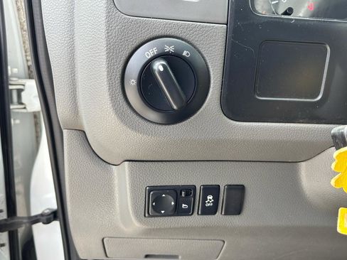 Used 2019 Nissan NV 2500 SV RWD image 25