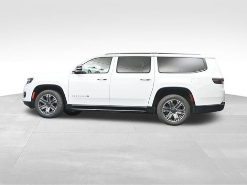 Used 2024 Jeep Wagoneer L Series II image 11