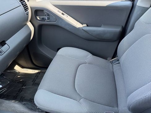 Used 2012 Nissan Frontier SV AWD/4WD image 29