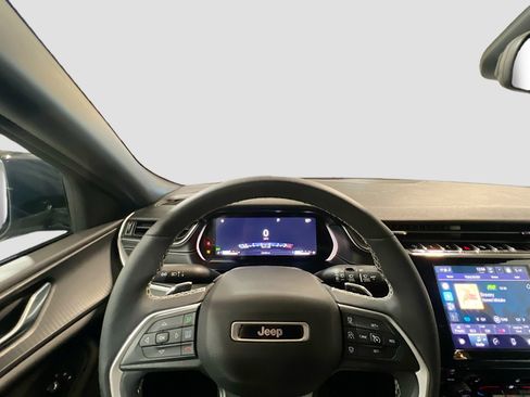 Used 2024 Jeep Grand Cherokee L Altitude image 7