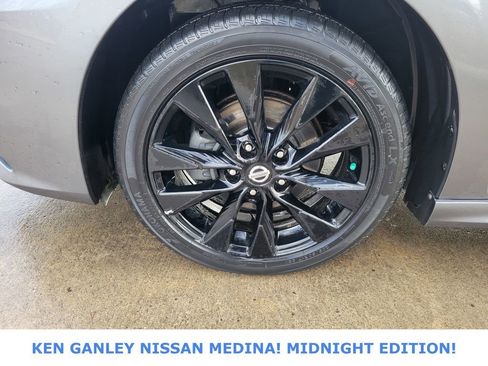 Used 2018 Nissan Sentra SR w/ SR Midnight Edition Package image 18