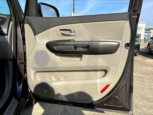 Used 2016 Kia Sedona LX w/ Option Group 020 image 18