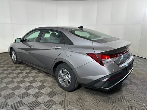 Certified 2024 Hyundai Elantra SE image 5