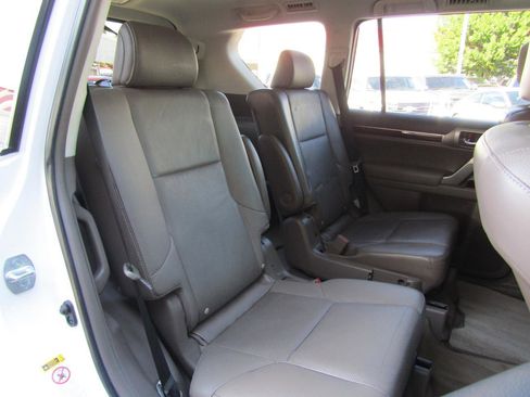 Used 2017 Lexus GX 460 image 14