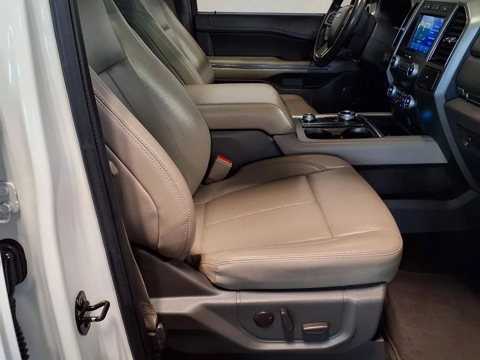 Used 2021 Ford Expedition Max XLT AWD/4WD image 12