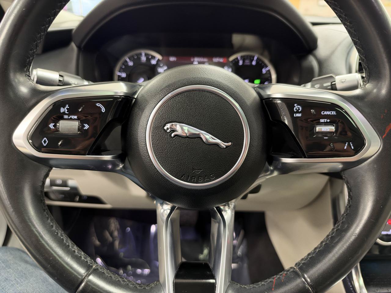 Used 2020 Jaguar XE S RWD image 14