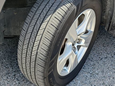 Used 2019 Toyota RAV4 XLE w/ Carpet Mat Package AWD/4WD image 11