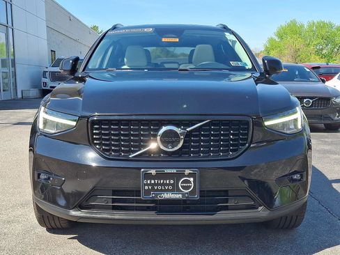 Certified 2024 Volvo XC40 B5 Plus w/ Climate Package AWD/4WD image 2