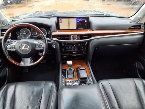 Used 2020 Lexus LX 570 4WD w/ 3rd Row & Luxury Pkg image 9