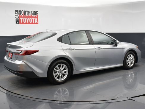 Used 2025 Toyota Camry LE image 4