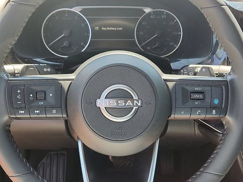 Used 2024 Nissan Pathfinder SV FWD image 11