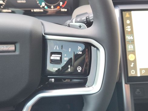 Used 2024 Land Rover Discovery Sport S image 30