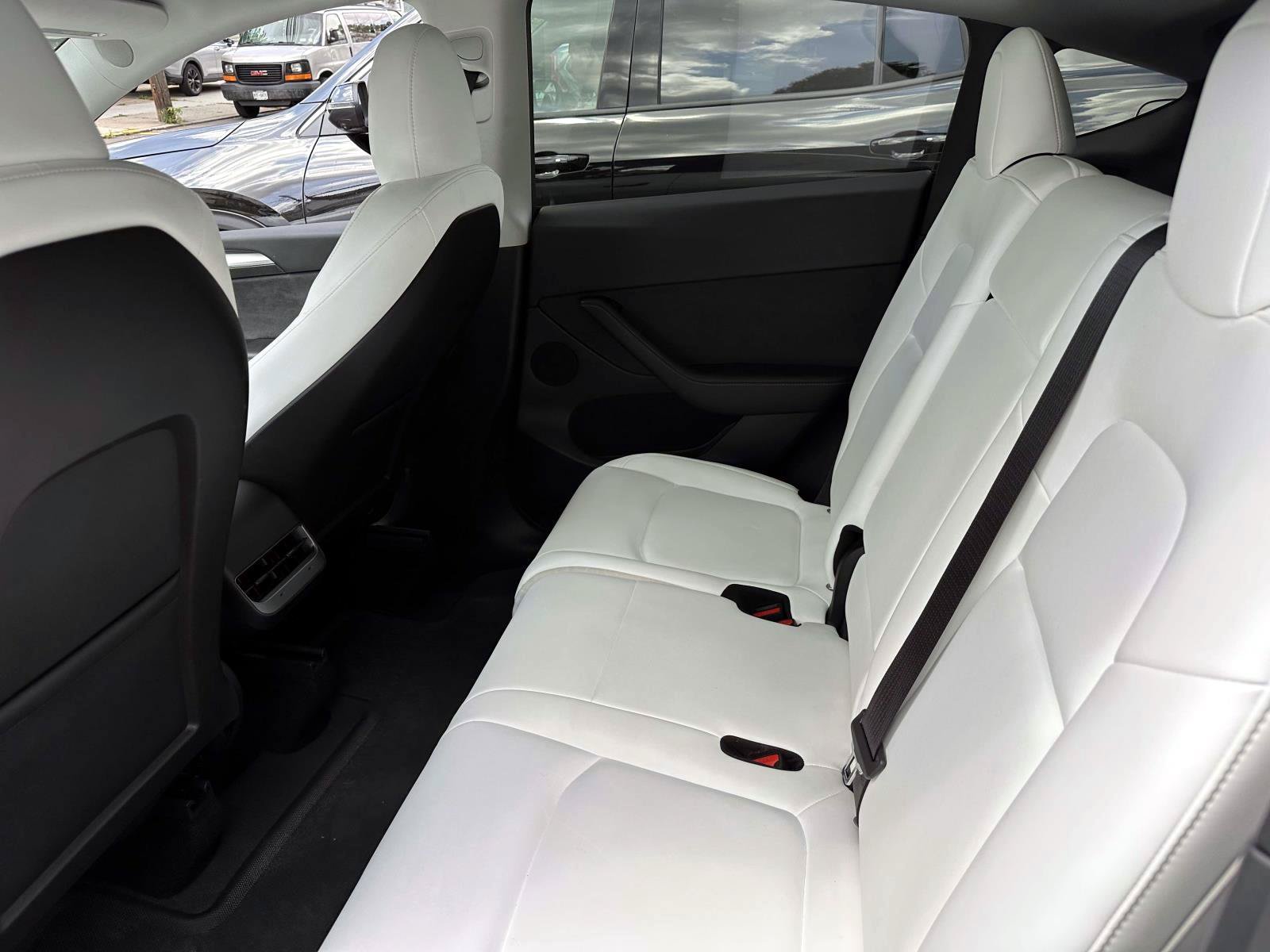 Used 2024 Tesla Model Y Long Range AWD/4WD image 17