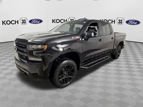 Used 2021 Chevrolet Silverado 1500 LT Trail Boss w/ Convenience Package II image 3