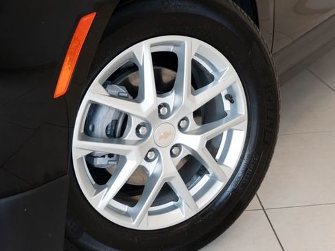 Used 2024 Chevrolet Equinox LT FWD image 2