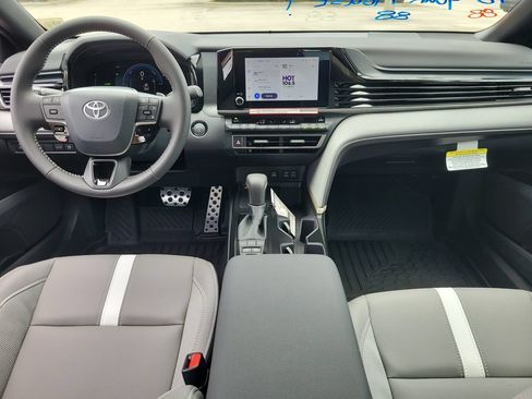 Used 2026 Toyota Camry SE FWD image 13
