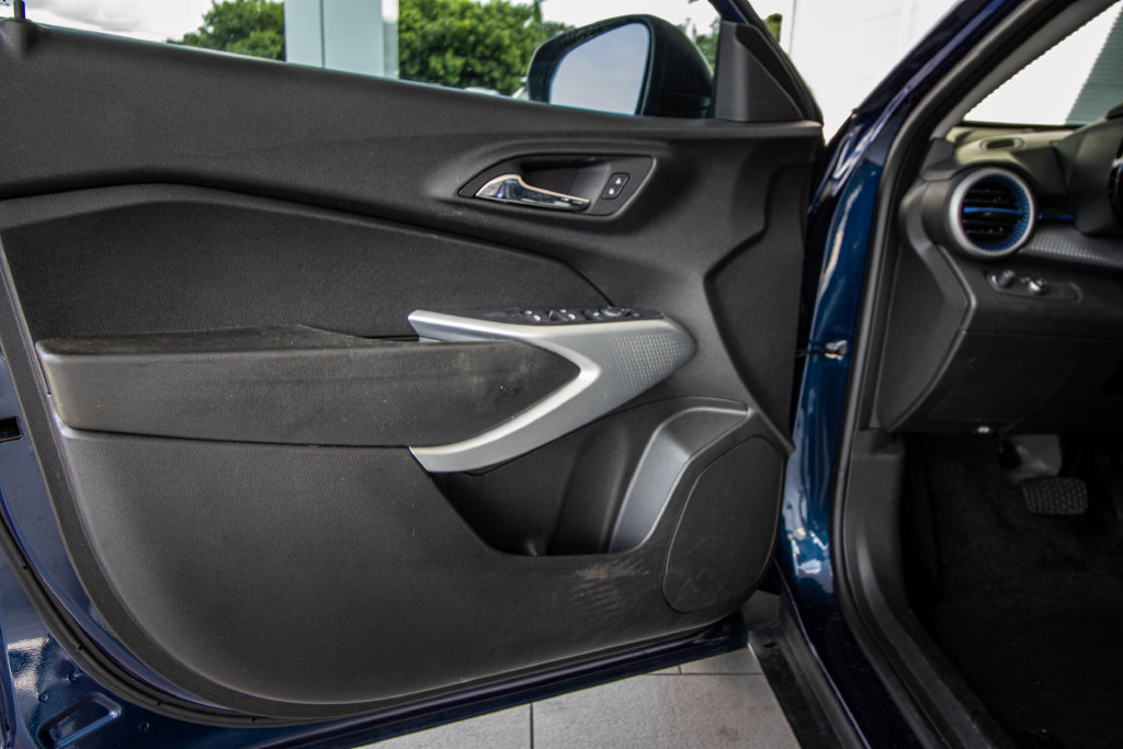 Used 2024 Chevrolet Trax LS FWD image 19