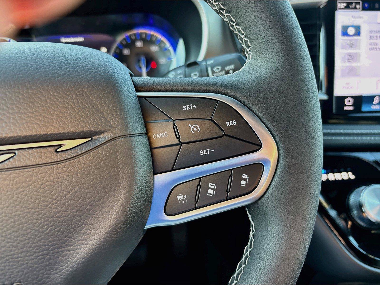 New 2027 Chrysler Pacifica Select AWD/4WD image 32