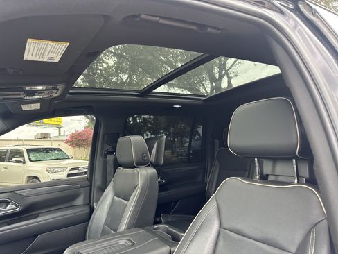 Used 2021 GMC Yukon XL SLT w/ SLT Premium Package AWD/4WD image 7