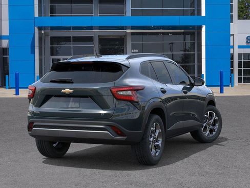 New 2026 Chevrolet Trax LT image 4