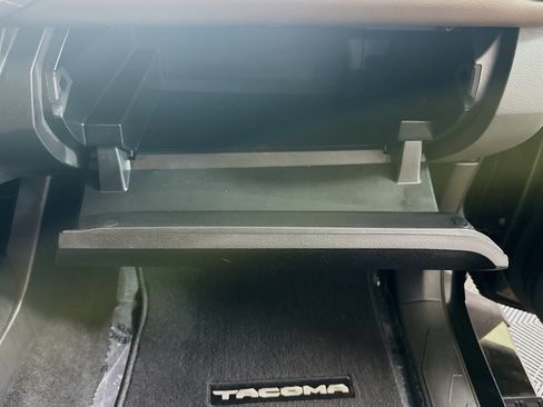 Used 2019 Toyota Tacoma Limited RWD image 32