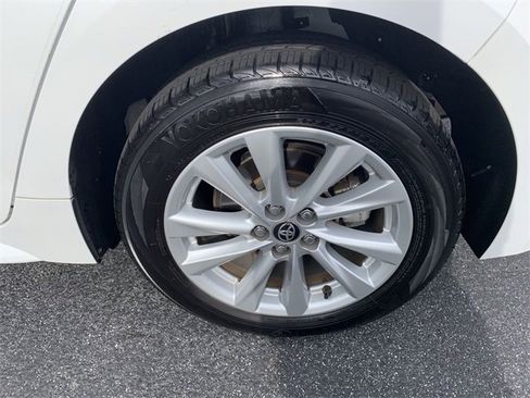 Certified 2024 Toyota Corolla SE image 33