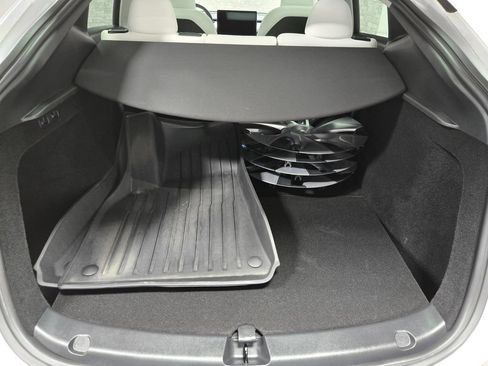 Used 2024 Tesla Model Y Long Range AWD/4WD image 43